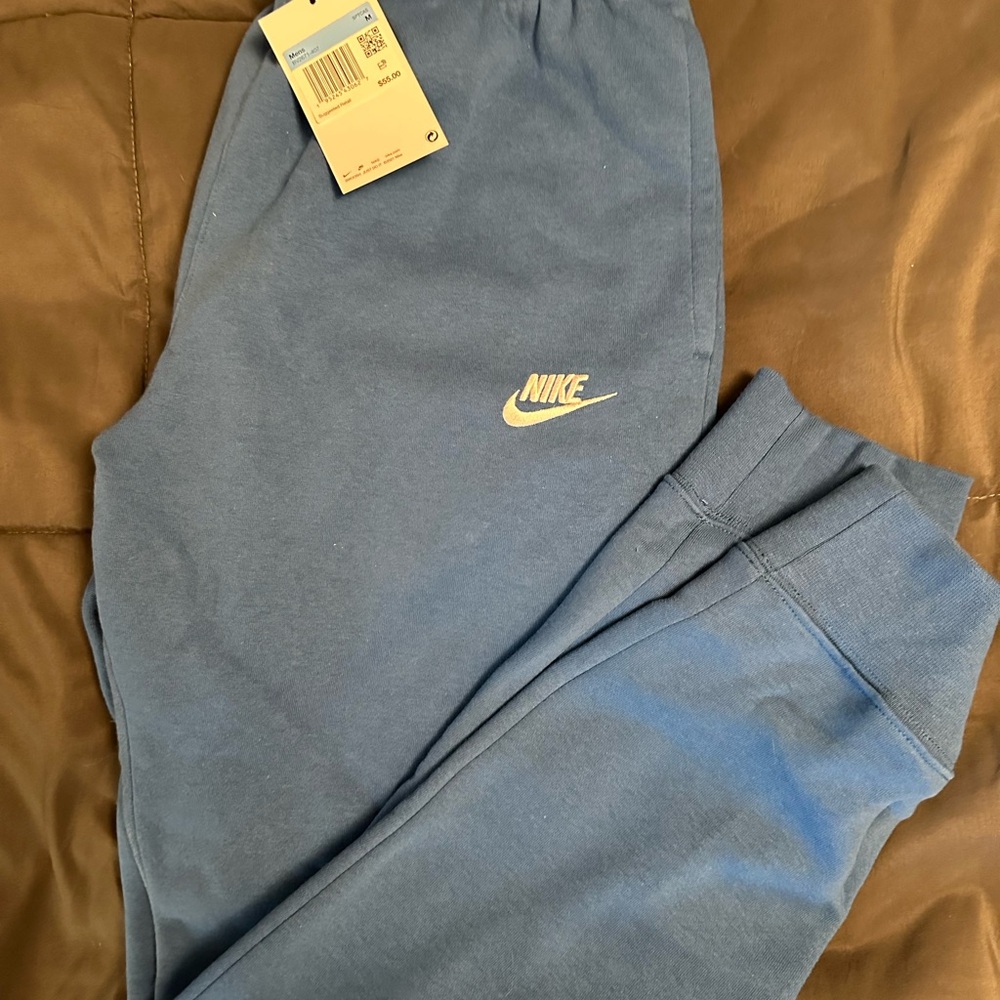 Nike Men’s Standard Fit - NWT - Taper Leg - Regular Length - Blue - M